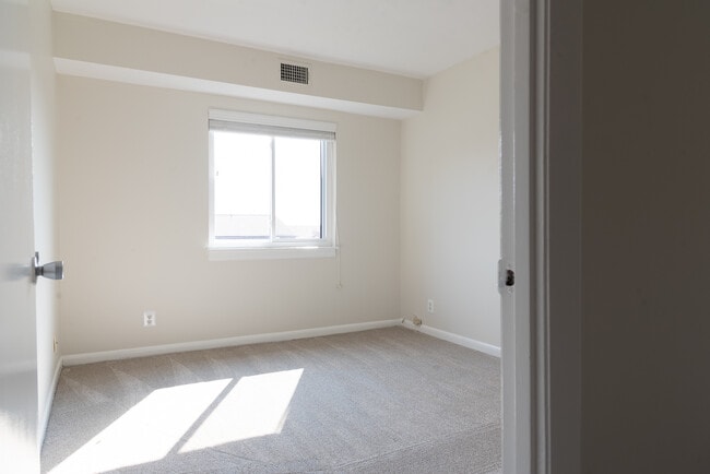 Building Photo - Condo