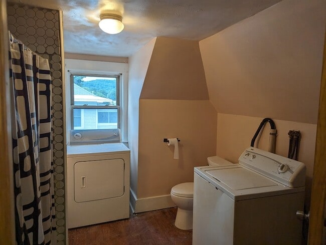 Building Photo - 39 Perry Ave