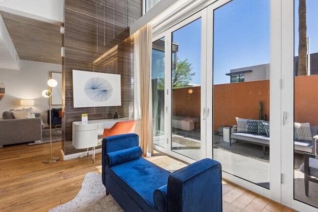 Building Photo - 5455 E Lincoln Dr