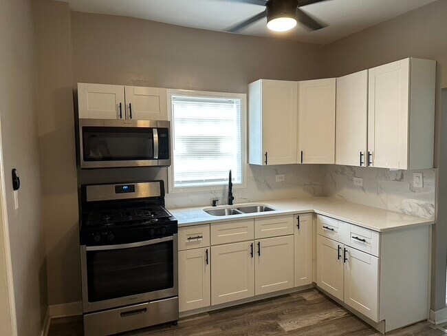 Building Photo - 7053 S Eberhart Ave
