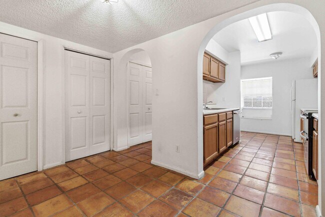 Building Photo - 2107 Hidden Grove Ln