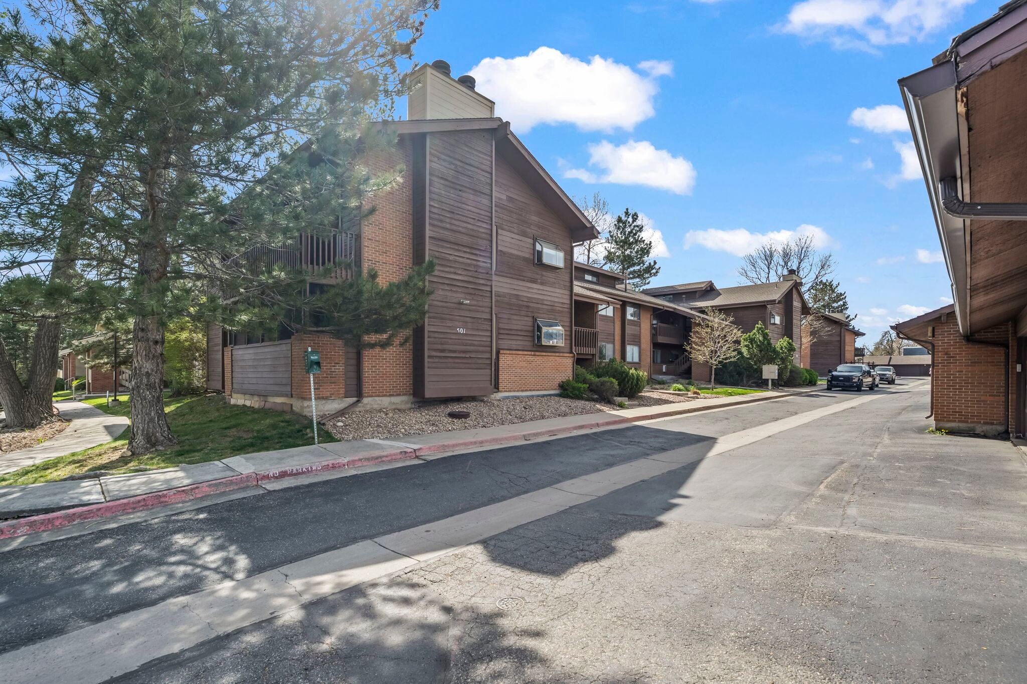 Building Photo - 501 Manhattan Dr