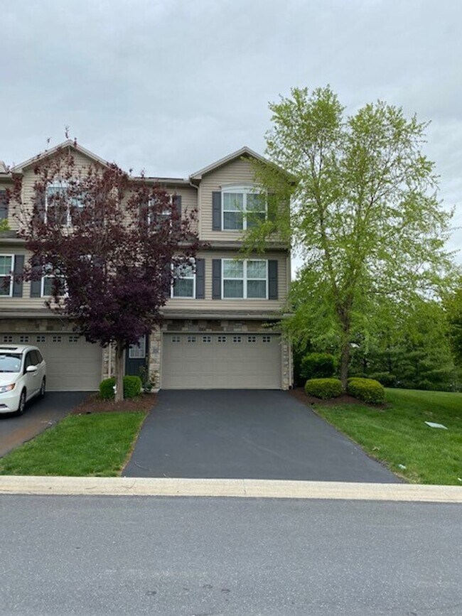Primary Photo - 448 Waterleaf Court