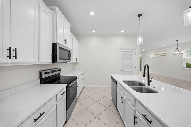 Building Photo - Georgous 3 bedrooms 2 bathroom Villa in Linsford Fort Myers