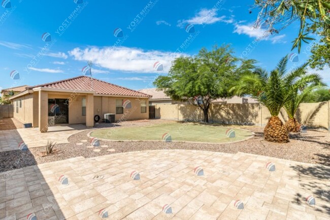 Building Photo - Cozy home is a great neighborhood- Move in...