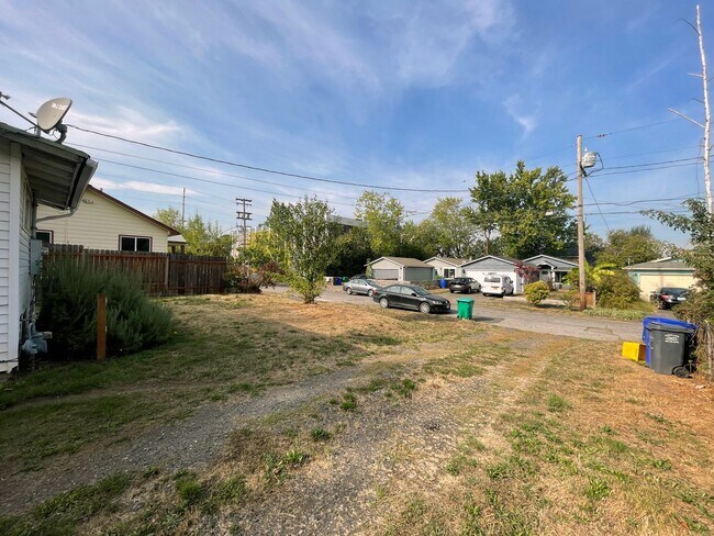 Building Photo - Cozy Kenton Home with Fenced Yard, Shed