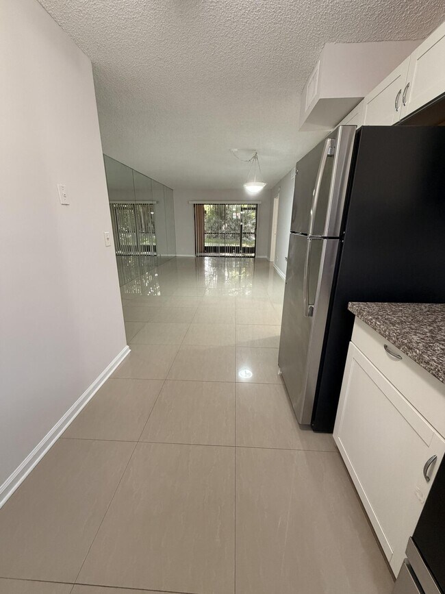 Building Photo - 301 Norwood Terrace