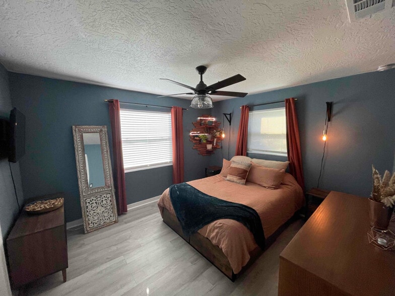 Building Photo - 1465 15th St S