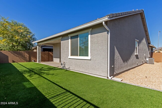 Building Photo - 8911 W Solano Dr