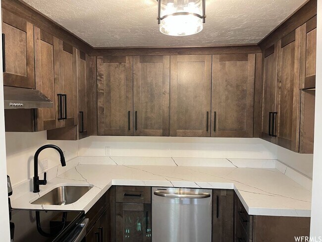 Building Photo - 4100 Sqft Gorgeous Home with Amazing Temple and Valley Views