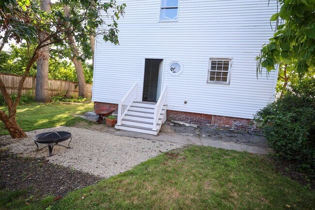 Building Photo - 11 Nixon Ave