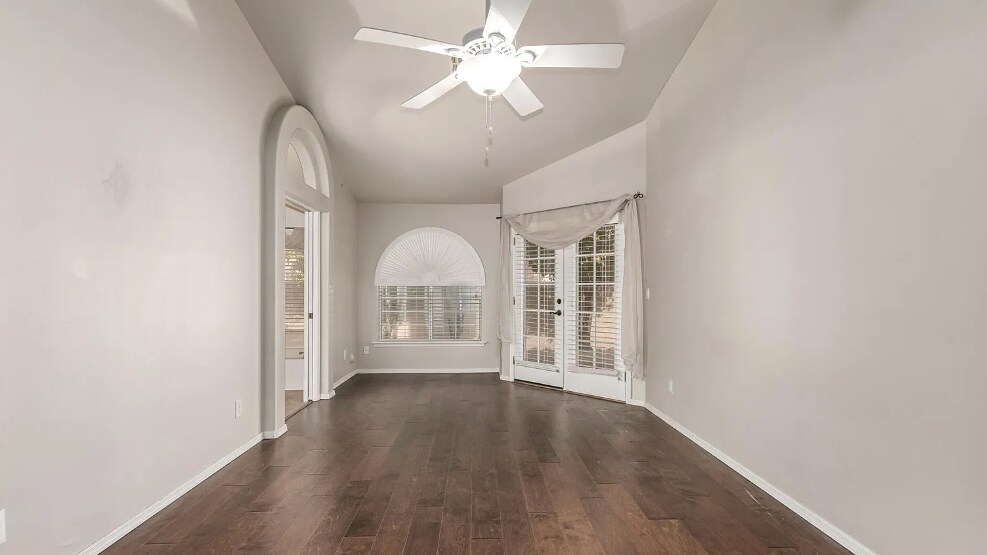 Building Photo - 517 S Paradise Dr