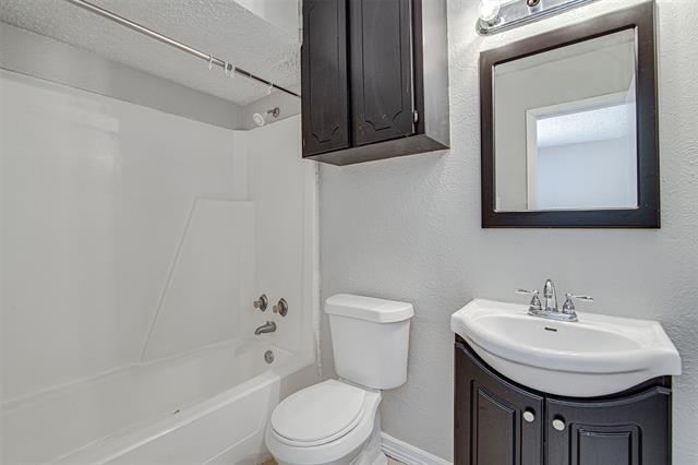Building Photo - 833 Springhill Dr