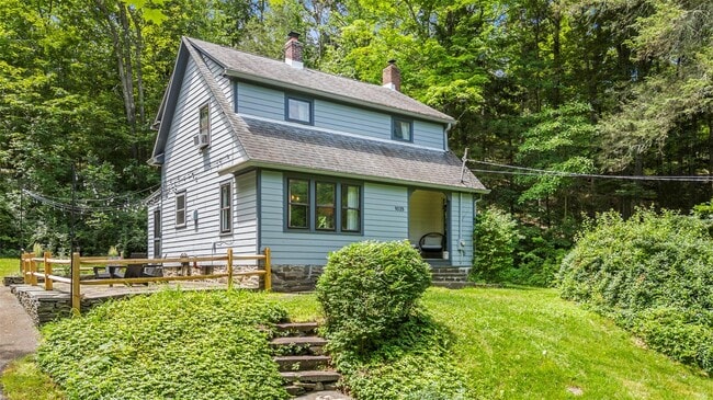 Building Photo - 1025 Sawkill Rd