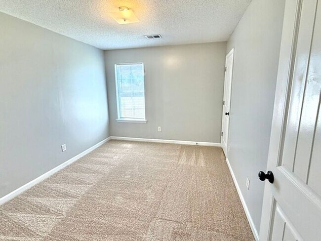 Building Photo - Cordova 3 Bedroom 2 Bath Home Available Now!