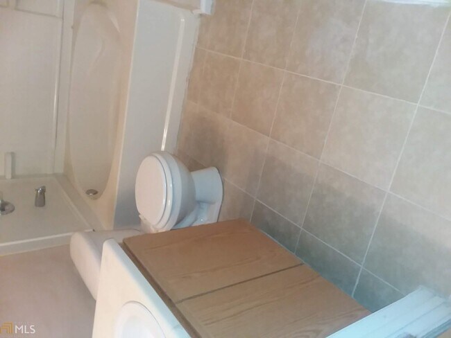 Building Photo - 7104 Fairington Village Dr