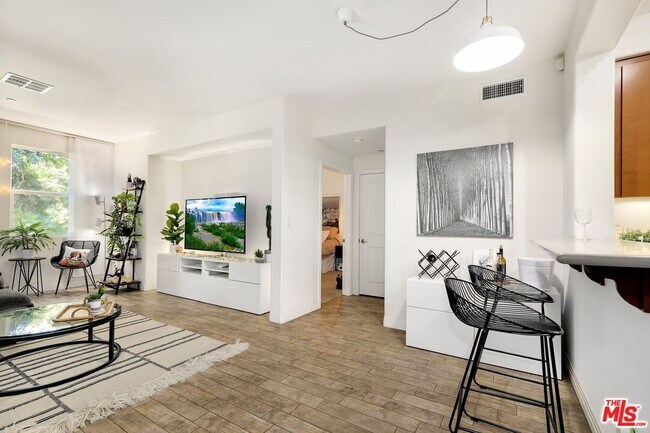 Building Photo - 7100 Playa Vista Dr