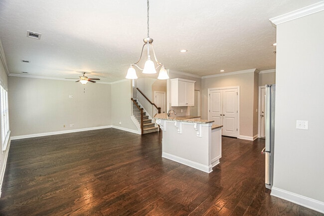 Building Photo - 987 Glenhaven Dr