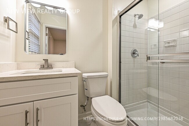 Building Photo - 5121 Farm Pond Ln