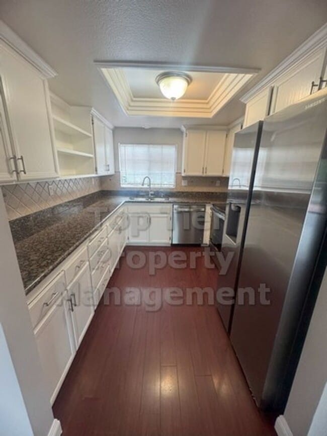 Building Photo - Stunning 3-Bed, 2-Bath Carlsbad End Unit f...