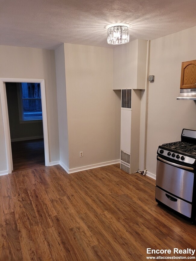 Building Photo - 145 Endicott St