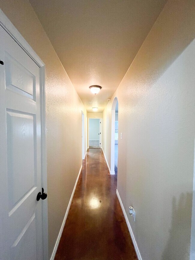Building Photo - Available 7/16/2025 Beautiful 1 story, 4 b...