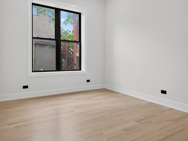 Building Photo - 1416 N Maplewood Ave