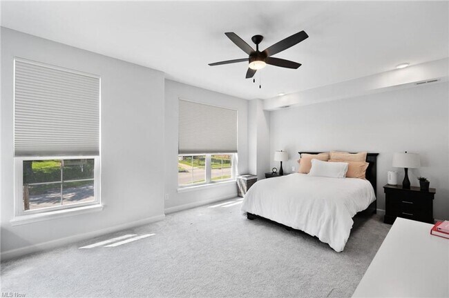 Building Photo - Modern and Luxurious 3 Bedrooms / 2.5 Bathrooms