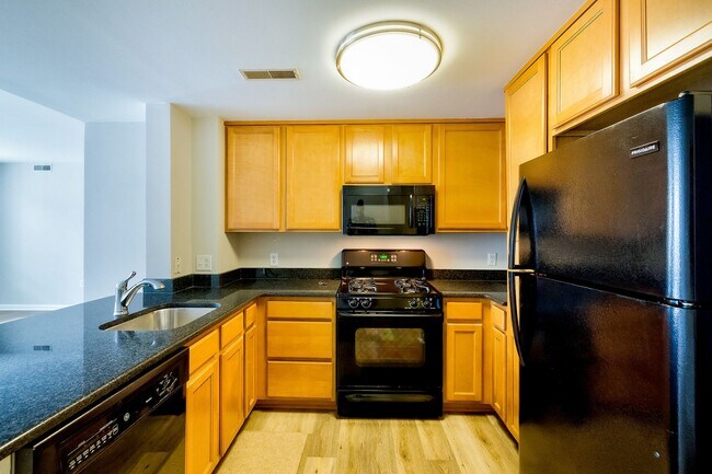 Building Photo - Modern Comfort 2BD/1BTH  in Navy Yard & So...