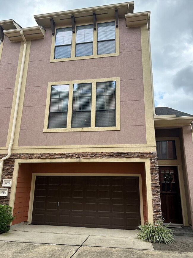 Building Photo - 1049 W 22nd St