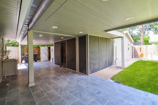 Building Photo - 9606 Highmeadow Dr