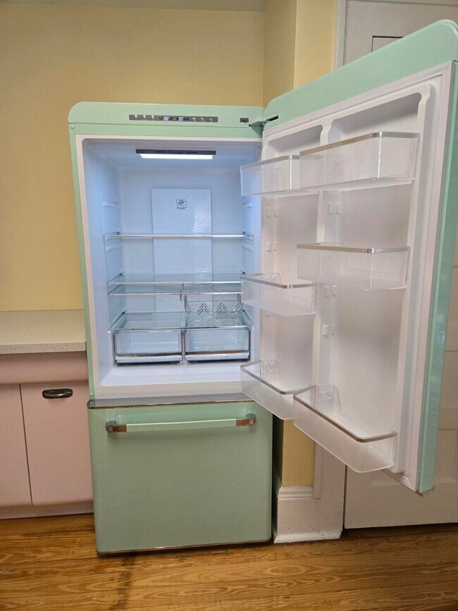 Building Photo - C1122 Woodbury Row