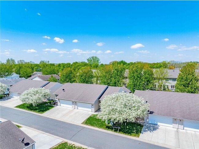Building Photo - 102X Primrose Ln