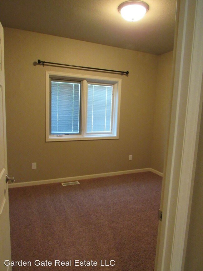 Building Photo - 3 br, 2 bath House - 841 Recluse