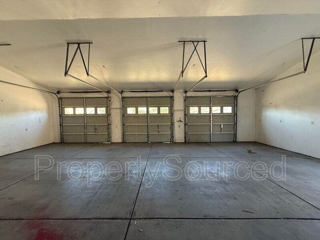 Building Photo - 524 E Krell Ln
