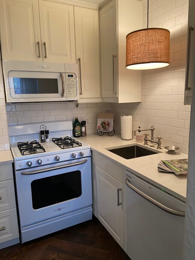 KITCHEN - 1211 Far Hills Ave