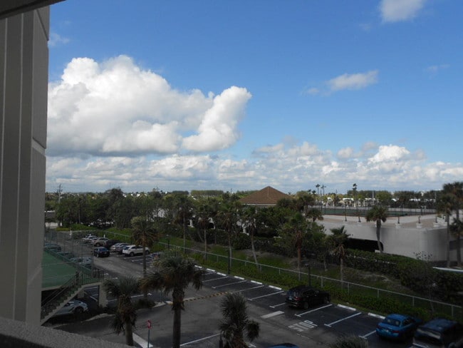 Building Photo - 2800 N Ocean Dr
