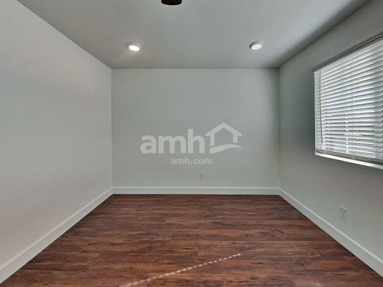 Building Photo - 17116 W Townley Ave