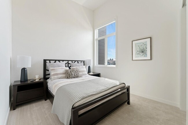 Building Photo - 4Bed 3.5 Bath - Views - Studio