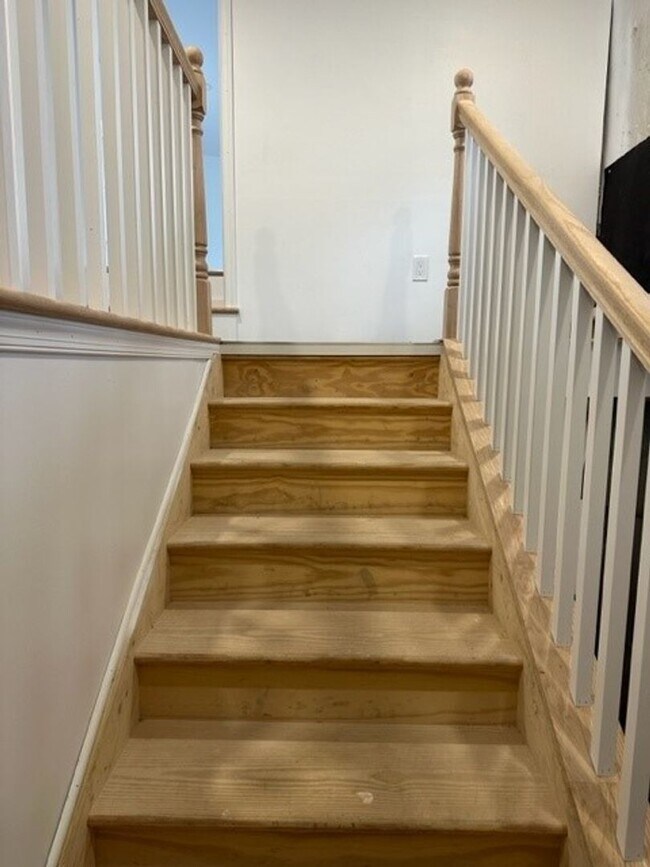 Building Photo - 129 E Market St