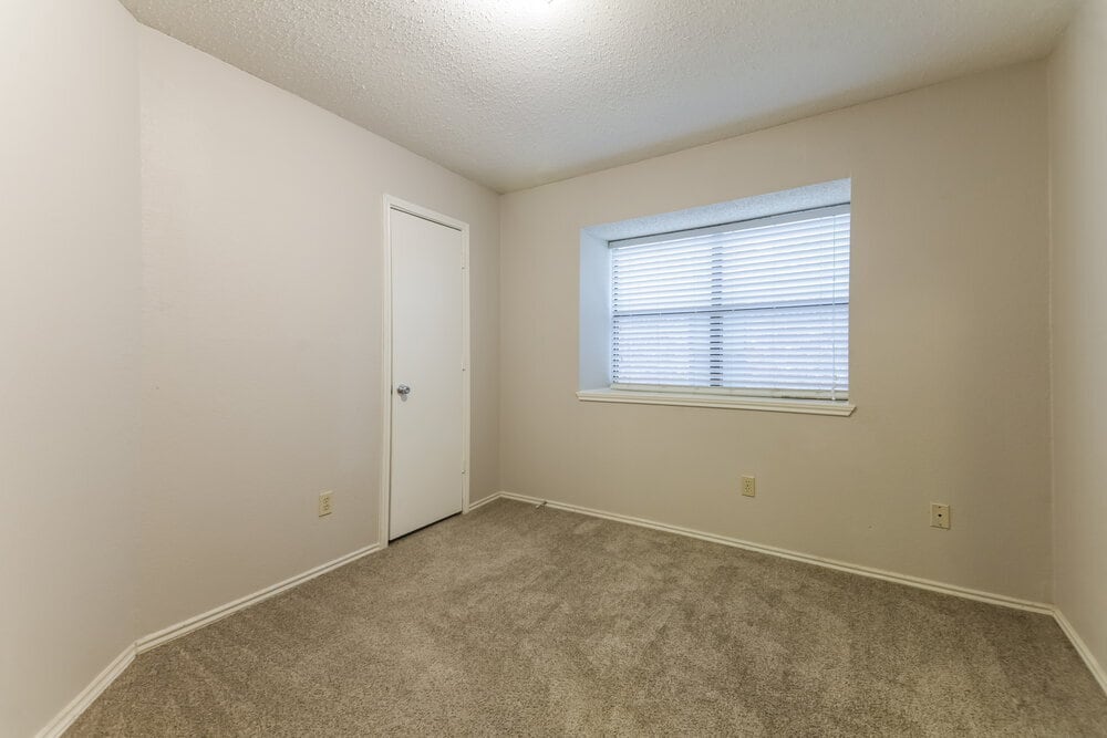 Building Photo - 3702 Knights Bridge Dr