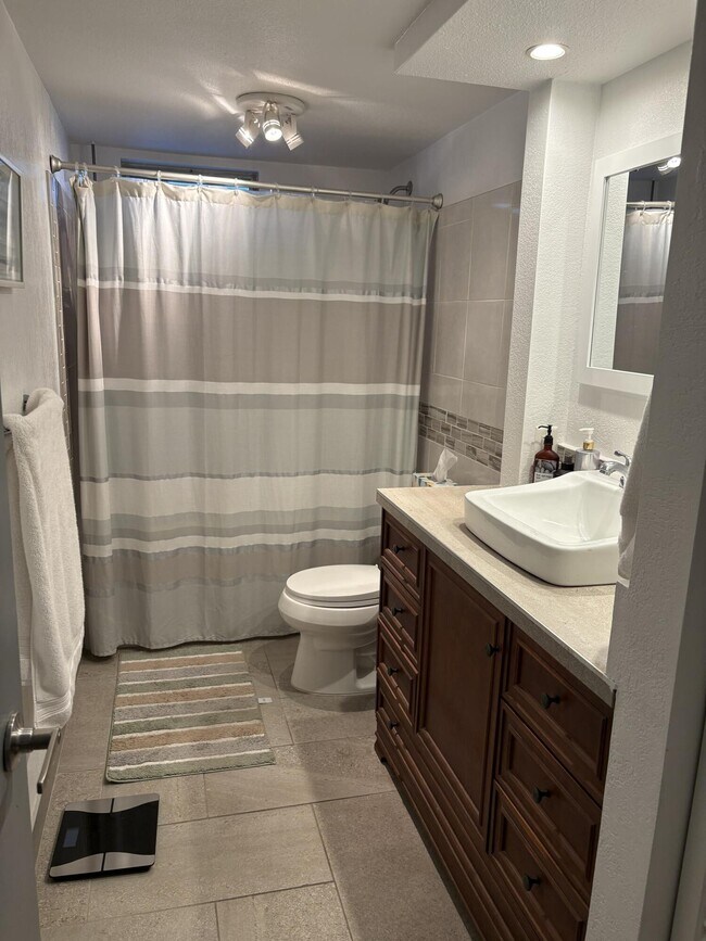 Building Photo - 330 NE 26th Ave