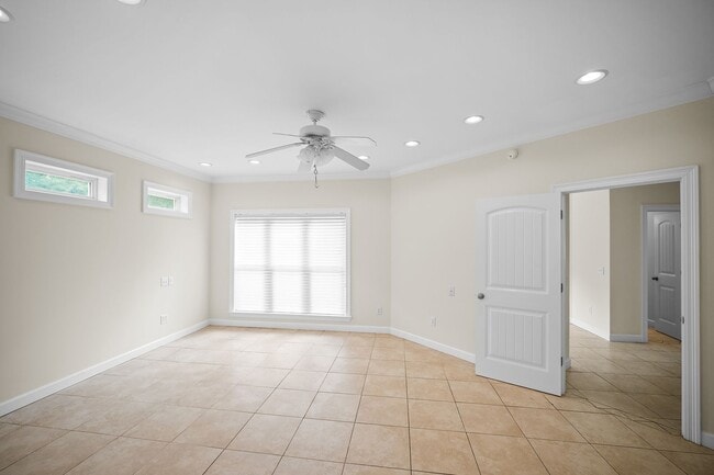 Building Photo - 11750 Village Green Dr