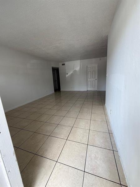 Building Photo - 3800 Riverside Dr