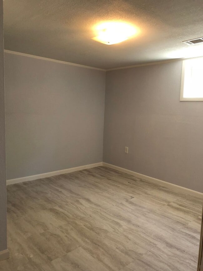 Building Photo - 3 Bed, 2 Bath Home with 2 Bonus Basement Rooms – Prime Location Near CSU | Available June 10th!