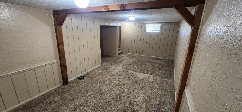 Building Photo - 216 SW Redwood Dr