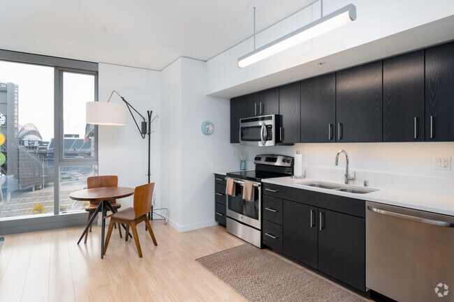1BD, 1BR - 629SF - Stadium Place