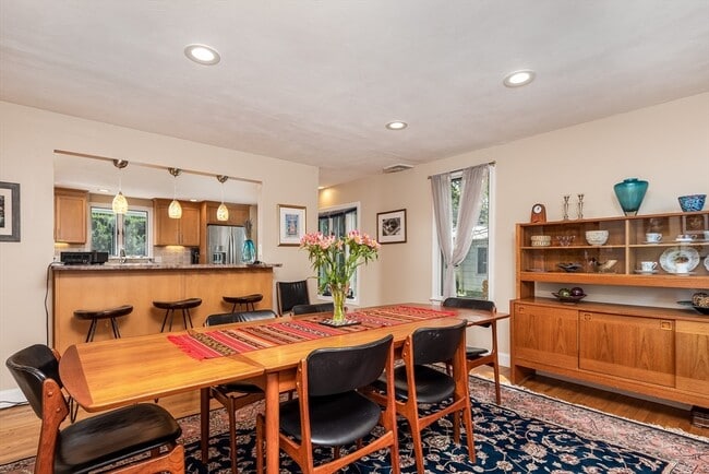 Building Photo - 8 Jackson Rd