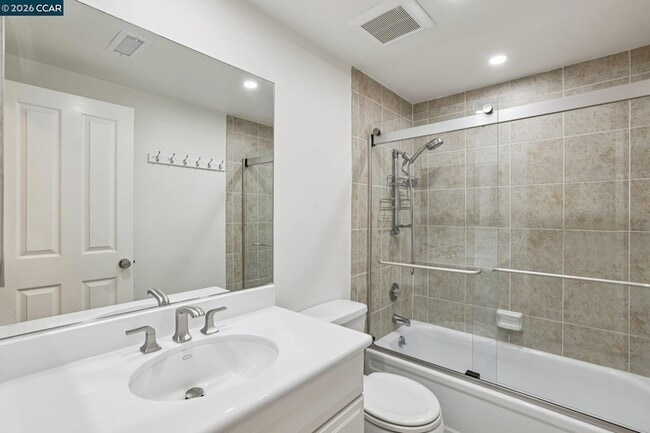 Building Photo - 1541 Moraga Way