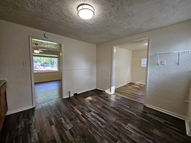 Building Photo - 4023 N Elizabeth St